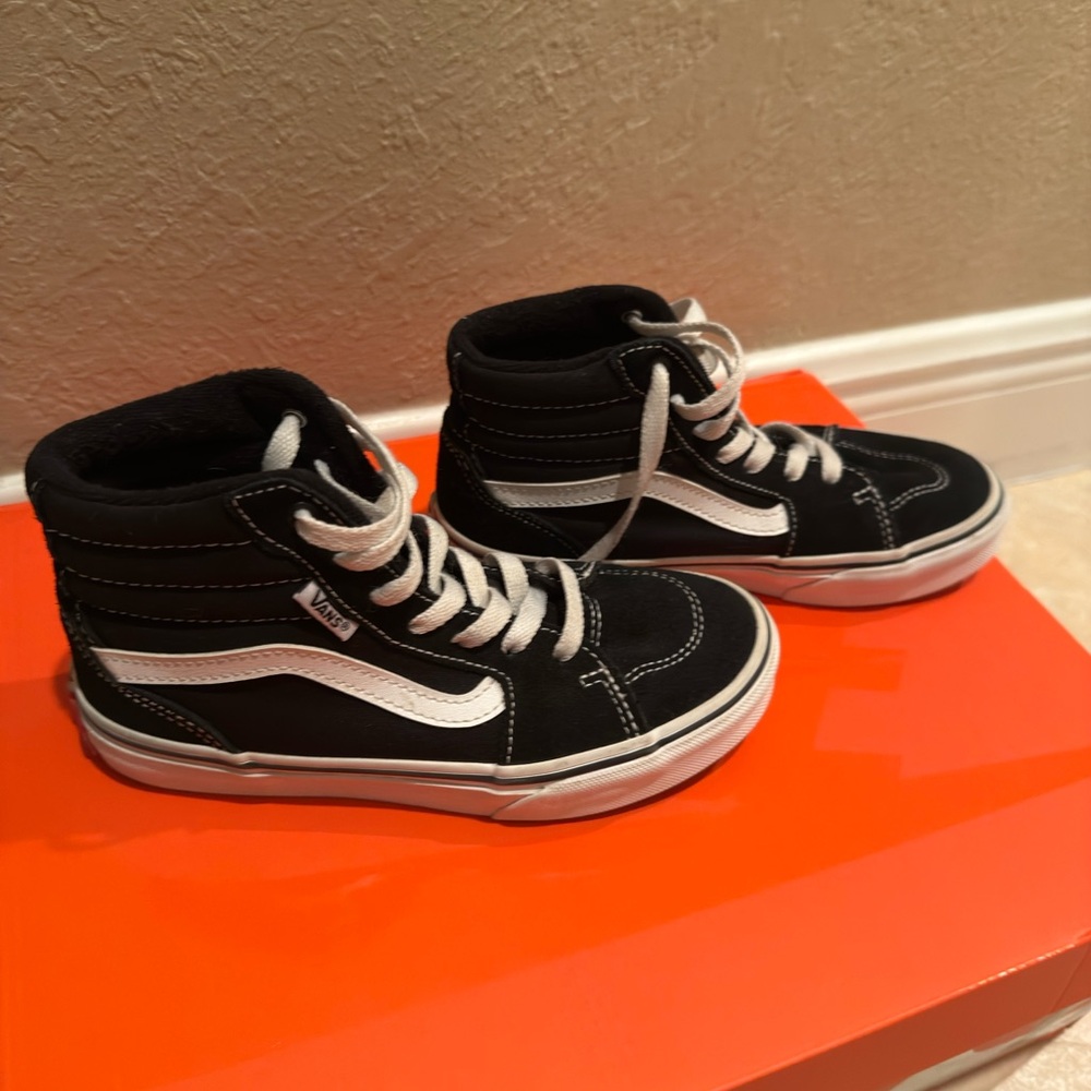 Vans Kids Black and White High-Top Sneakers size 3 used good condition